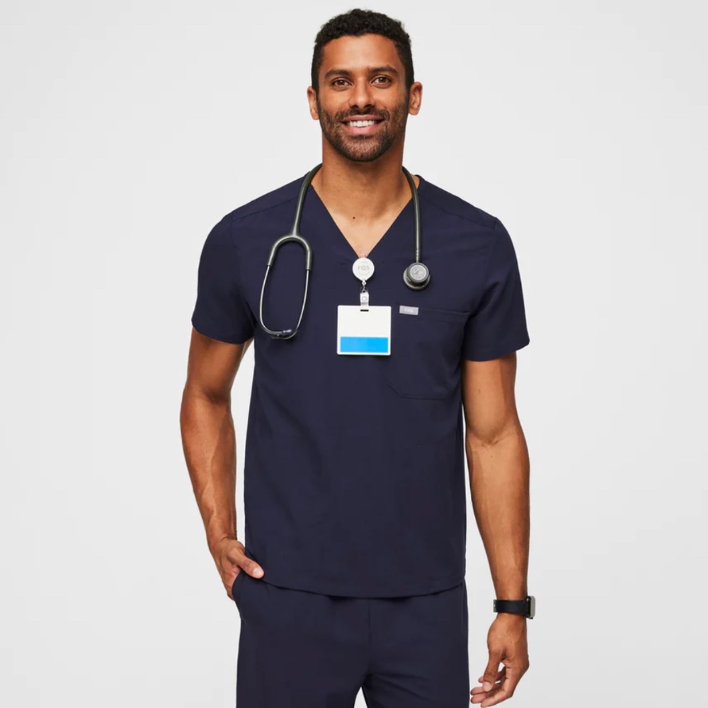 NWT Figs Men’s Chisec Three-Pocket Scrub Top Navy Nurse Doctor Classic Fit S